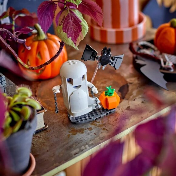 NEW LEGO 40772 Luminous Ghost Creator Seasonal Halloween NIB in Hand - Picture 3 of 11